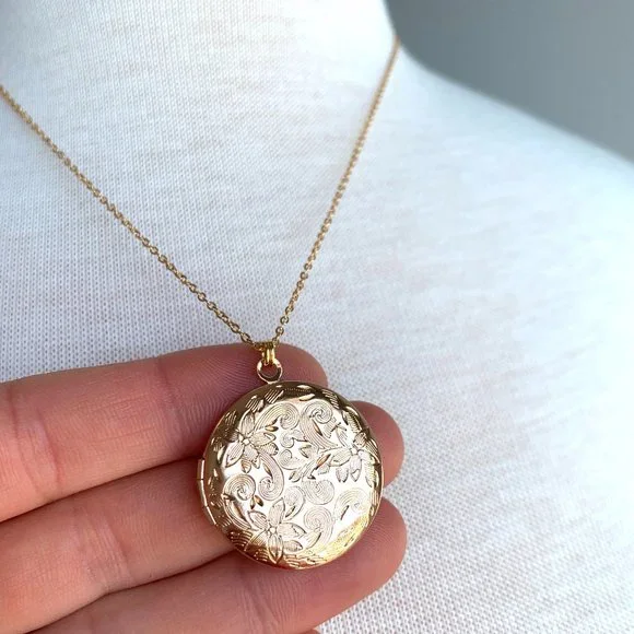 Round Gold Locket Necklace - Picture 8 of 9